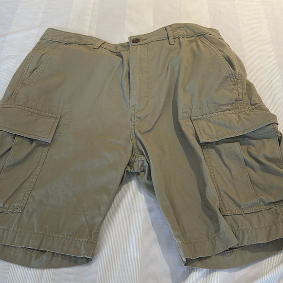 Levi’s cargo shorts. Size 34 🥾 - Picture 1 of 8